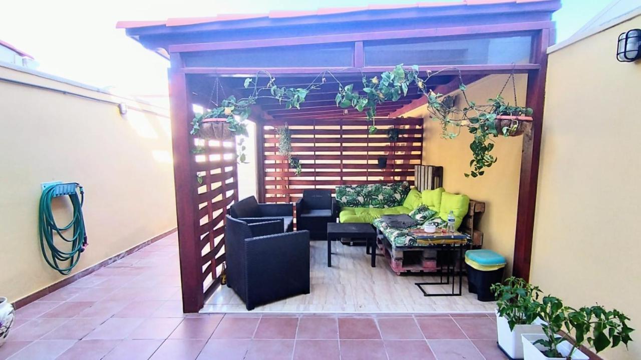 Casa La Sonrisa Shared House Hotel El Médano Екстериор снимка